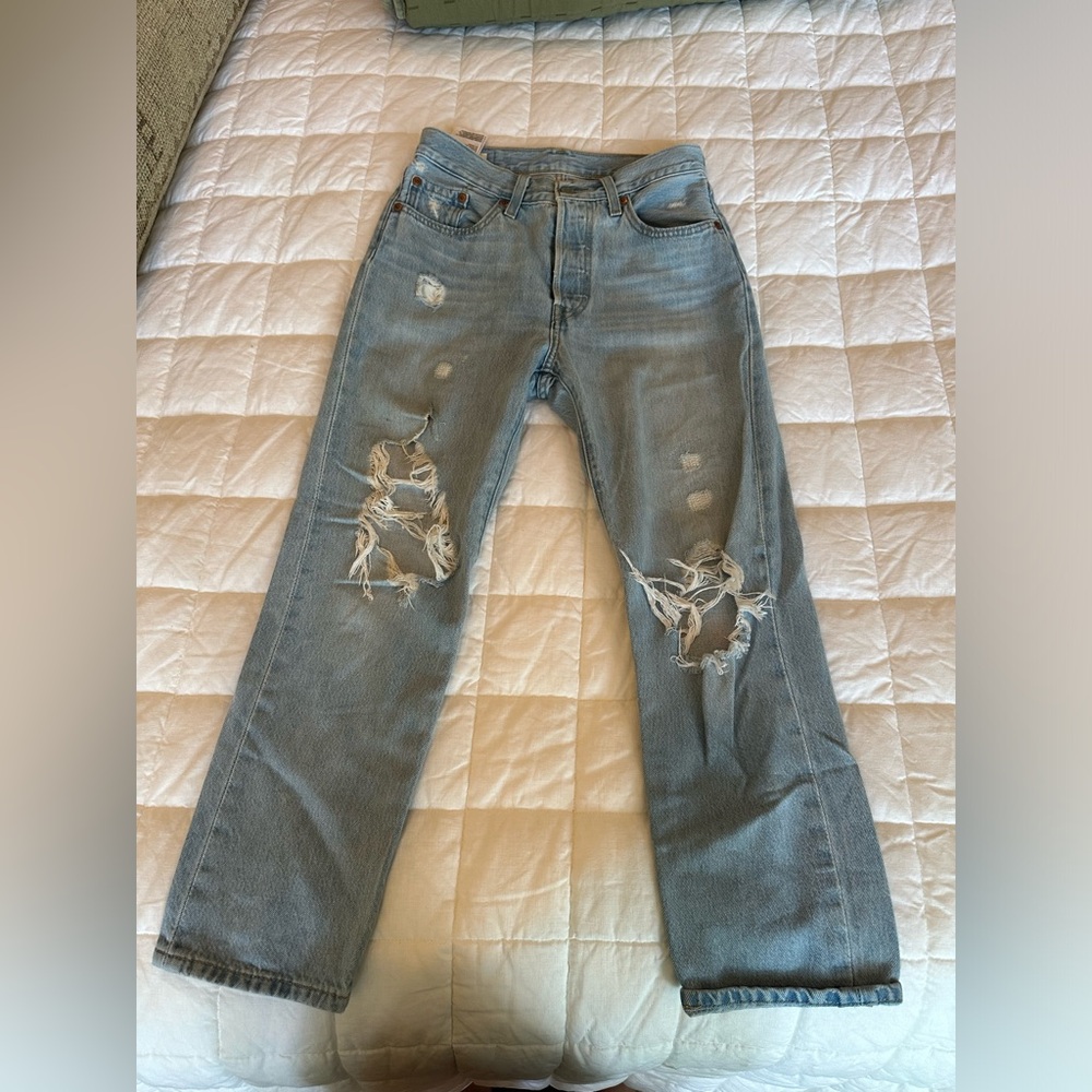 Levi’s 501 light was jean, size 25